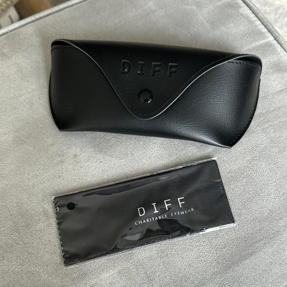 NEW Diff Blue Aviator Sunglasses - Picture 3 of 3